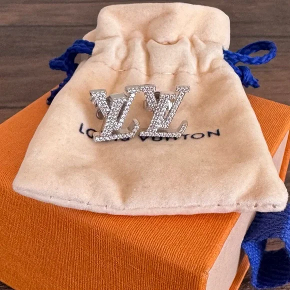 ❌SOLD❌NEW LOUIS VUITTON LV Iconic Silver Crystal Embellished Earrings - Picture 5 of 5